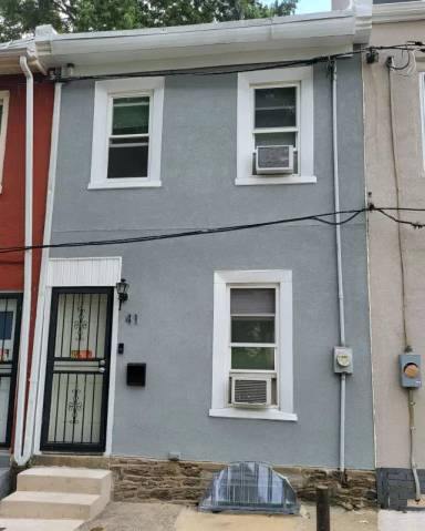 Main picture of 41 E Narragansett St