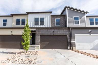 Main picture of Lakefront at Vineyard Town Center