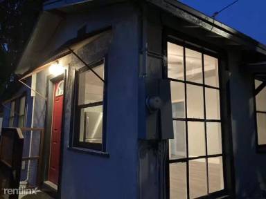 Main picture of 3213 Division St