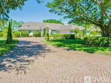 Main picture of 4887 Pond Apple Dr S
