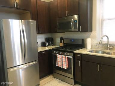 Main picture of 3824 N Clark St