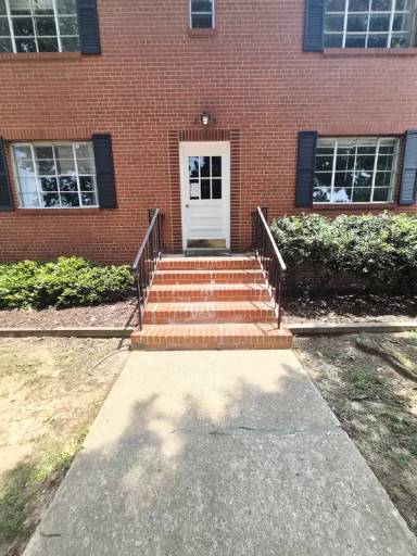 Main picture of 3230 W Grace St