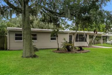 Main picture of 813 East River Dr