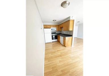 Main picture of 551 Lowell Ave
