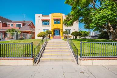 Main picture of 563 N Heliotrope Dr