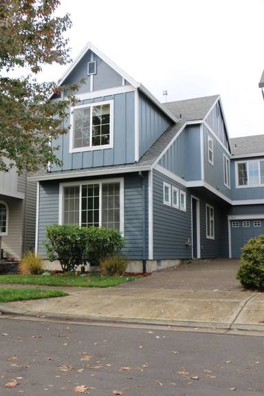 Main picture of 907 SE Portlandia Ave