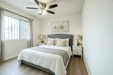 Main picture of 1325 W 58th St