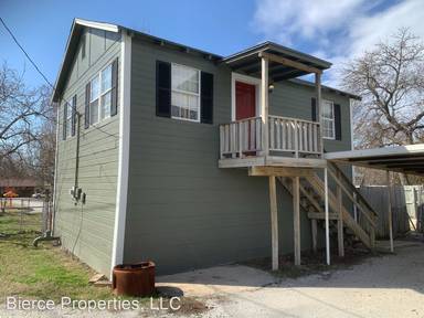 Main picture of 425 1/2 W 10th St