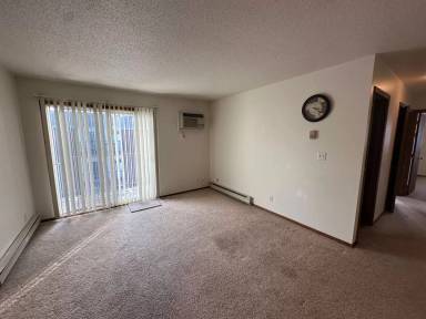 Main picture of 1502 E Gateway Cir S