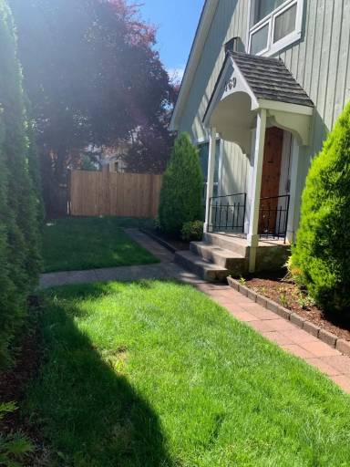 Main picture of 469 E 15 474 14 Ave Aly