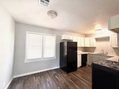 Main picture of 411 Cottonwood St