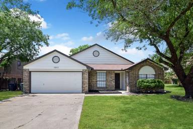 Main picture of 1823 Meadowbrook Dr