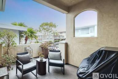 Main picture of 612 Manhattan Beach Blvd