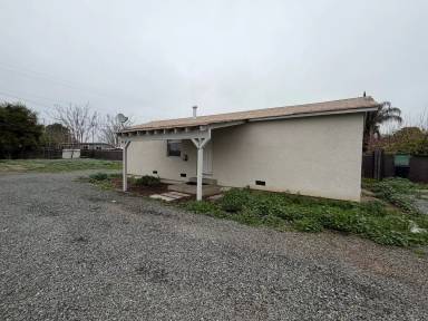 Main picture of 834 S Spruce Rd