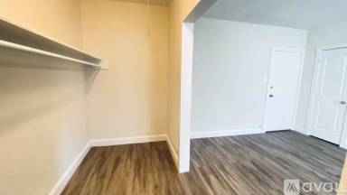 Main picture of 839 W Sheridan Rd Apartments