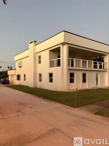 Main picture of 109 19th Ave