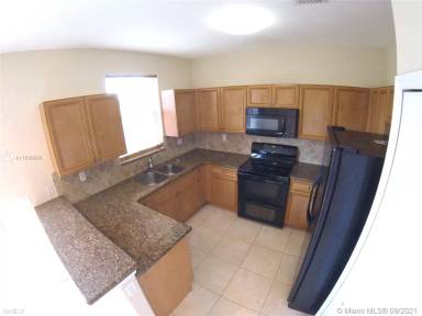 Main picture of Fontainebleau West