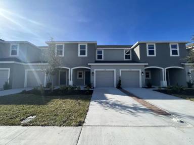 Main picture of 2385 Paravane Way