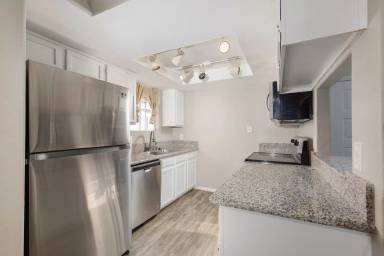 Main picture of 5370 Angler Cir