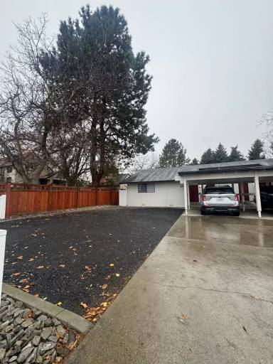 Main picture of 120 N Miller St