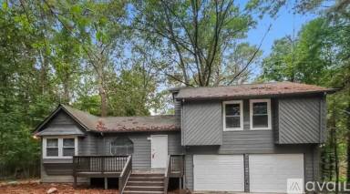 Main picture of 477 Victoria Rd