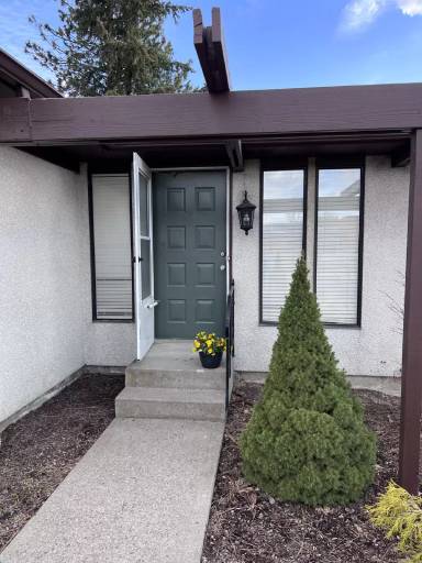 Main picture of 213 W Hastings Rd