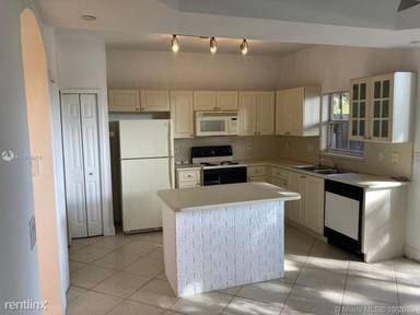 Main picture of 6165 NW 114th Ct