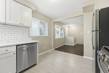 Main picture of 19411 Rensellor St