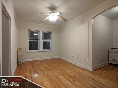 Main picture of 2827 N Burling Apartments