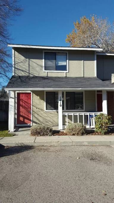 Main picture of 1410 E Carter Ln