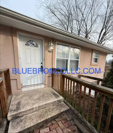 Main picture of 101 SE Summit Ave