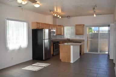 Main picture of 222 Yale Blvd SE