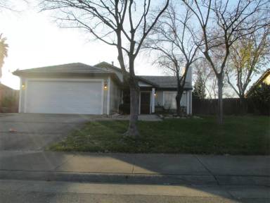 Main picture of 126 S Emerald Oak Dr