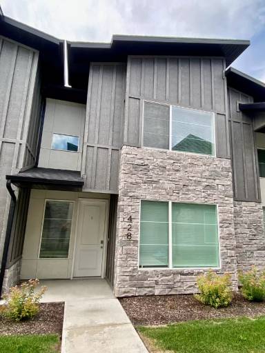 Main picture of 428 W 40 S