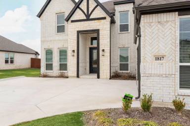 Main picture of 1817 Hidden Creek Dr