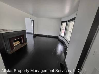 Main picture of 1645 Larchmont Ave