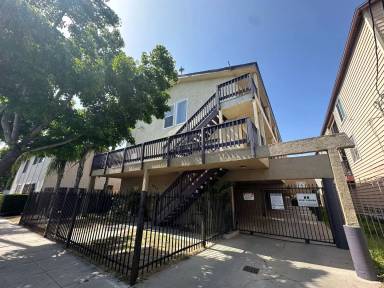 Main picture of 1621 E 5th St