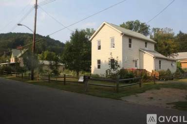 Main picture of 2872 Delaware Ave