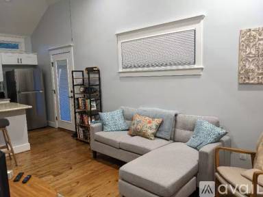 Main picture of 907 Louise St