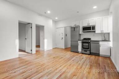 Main picture of 1592 1st Ave