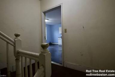 Main picture of 1576 Tremont St