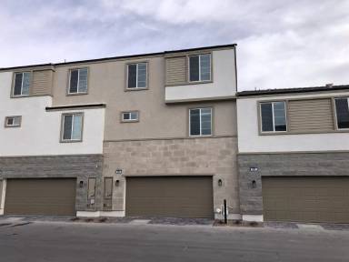 Main picture of 894 Bronzite St