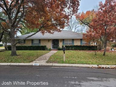 Main picture of 501 Magnolia St