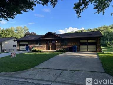 Main picture of 2428 Bush St