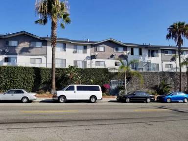 Main picture of 336 W 1st St