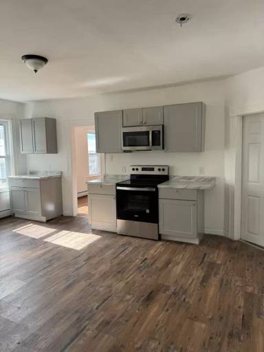 Main picture of 75 Oak St