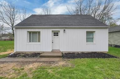 Main picture of 909 Koebel Ave