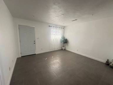 Main picture of 45025 1/2 10th St W