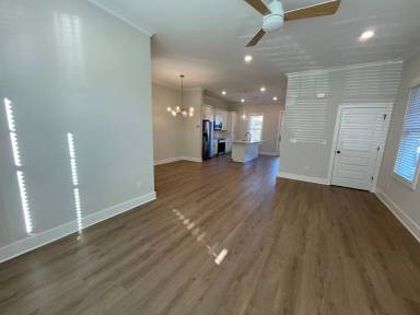 Main picture of 4870 Silas Ave