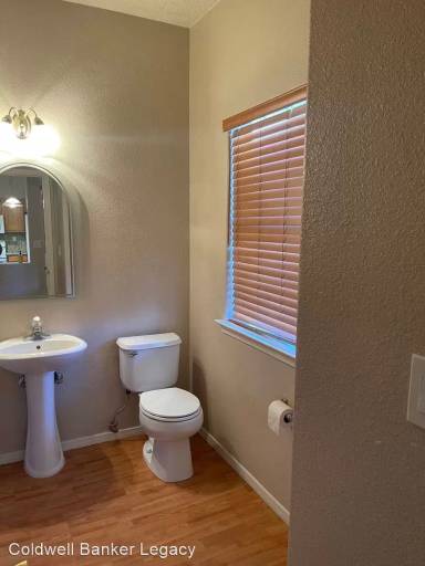 Main picture of 2704 Monument Dr NW